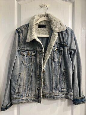 Articles Of Society Light Wash Blue Denim Sherpa-Lined Jean Jacket